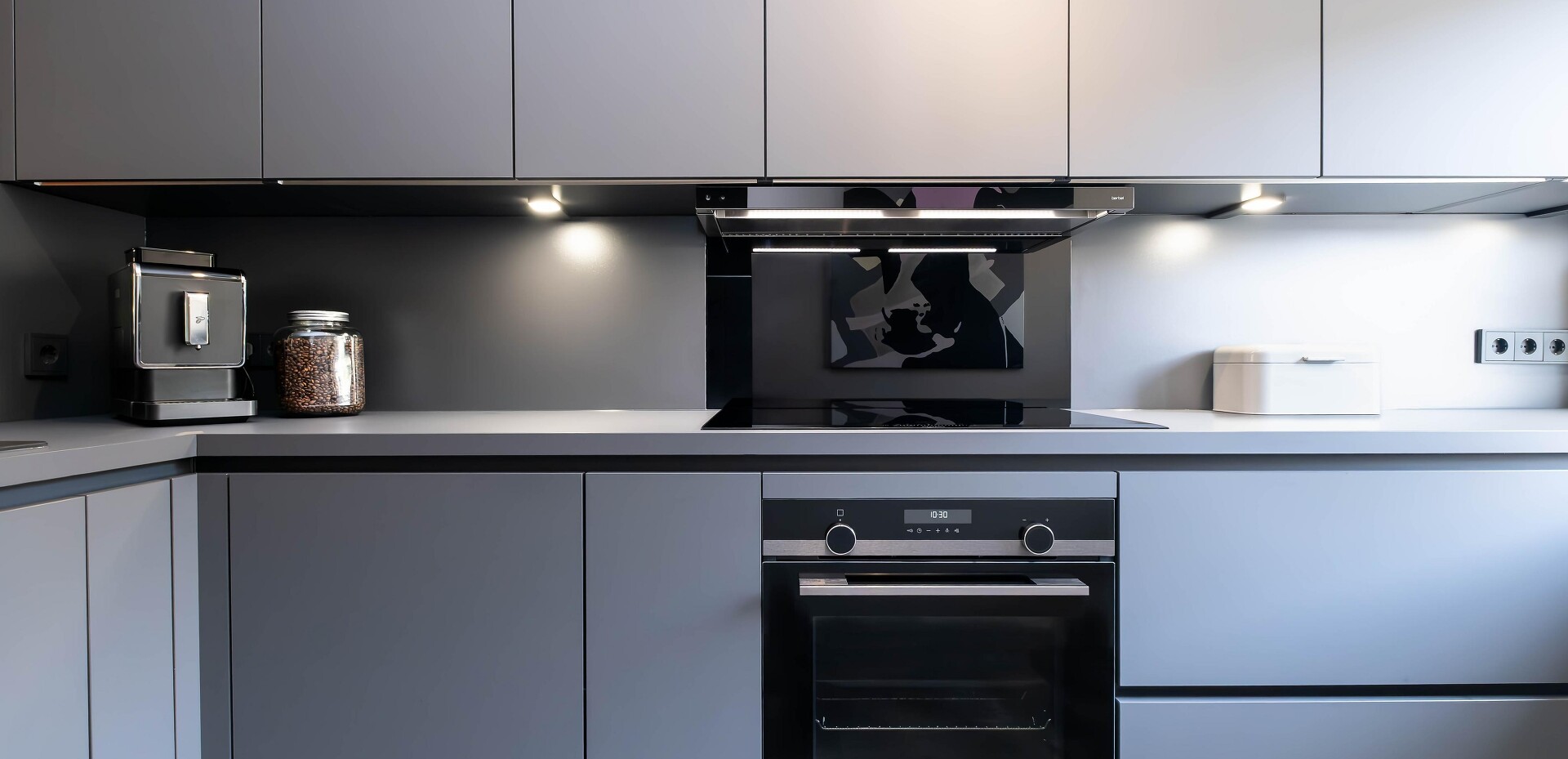 Minimalistische Eleganz auf kleinem Raum Minimalistische Eleganz auf kleinem Raum